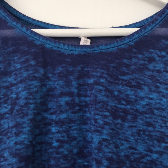 Colorfast flowy top - Picture 3 of 9